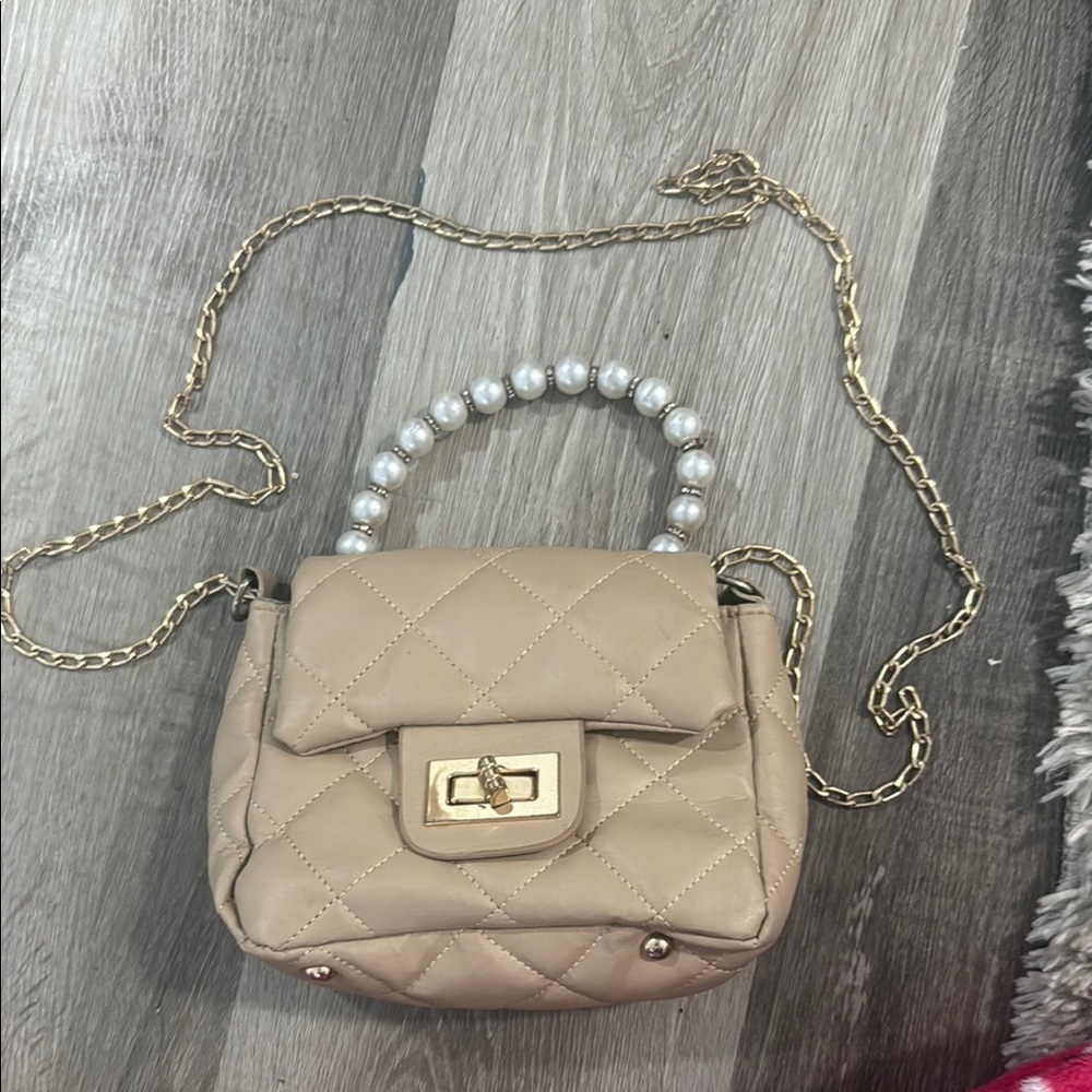 Elegant Beige Quilted Handbag with Chain Strap